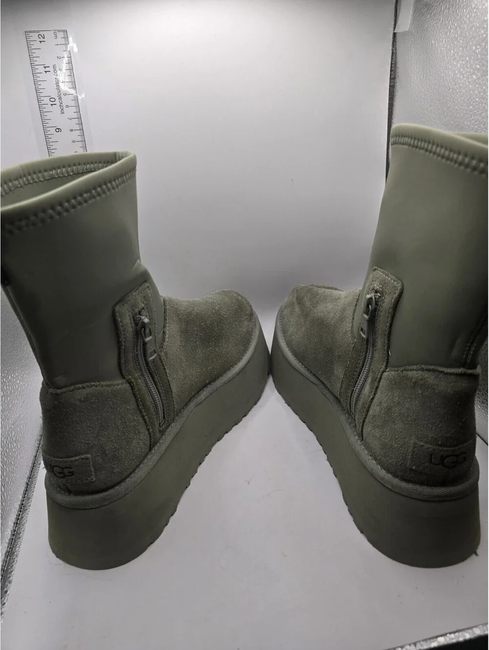 UGG Women's Classic Dipper Platform Suede Boots in Sage Green Size 9